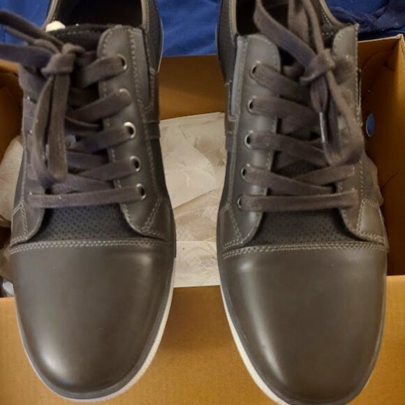 UNLISTED BY KENNETH COLE SHINY CROWN MEN'S SNEAKER/SIZE 11.5/GREY/EXCELLENT COND - Picture 1 of 10